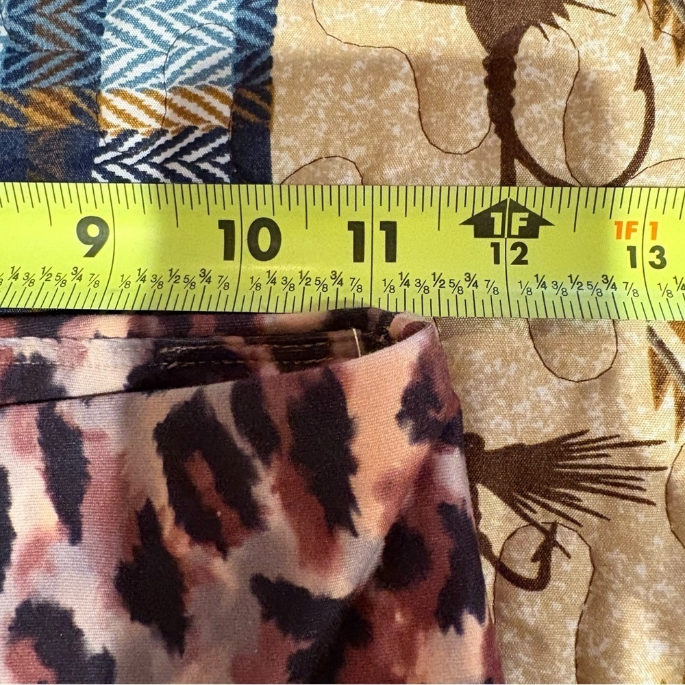 Bally Total Fitness Women's Leopard Print
Yoga Pants with Pockets Size Small - Picture 9 of 11